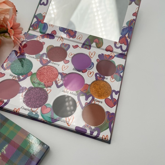 Saints Angels Sinners Friendsgiving eyeshadow palette - Picture 14 of 14